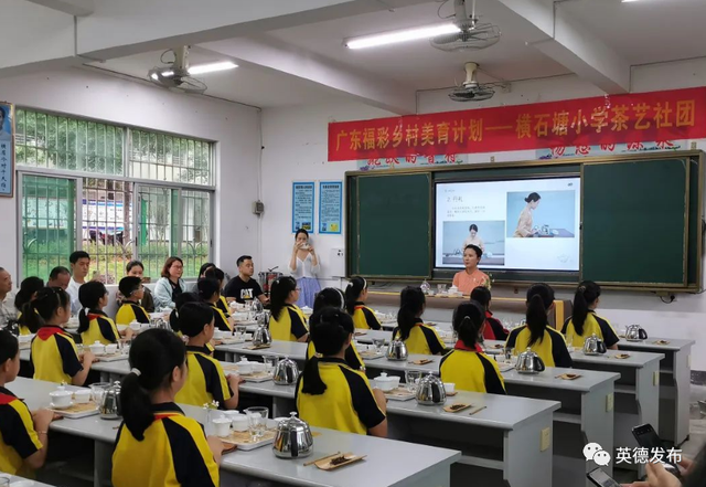 英德市华粤中英文学校，广州大学附属中学英德市实验学校（英德水利局开展城市节约用水宣传活动）