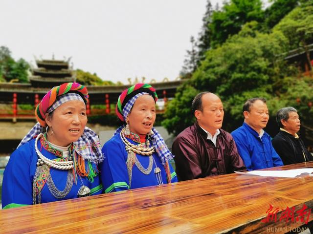 图片新闻 | 通道花苗山歌唱响独岩公园