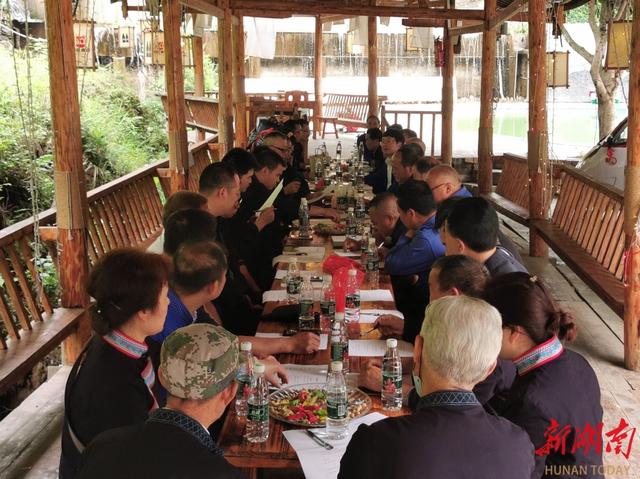 图片新闻 | 通道花苗山歌唱响独岩公园