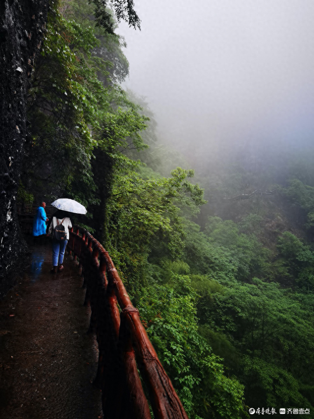 雨中的湖南崀山八角寨风景区，宛如仙境