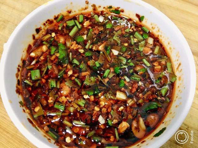 十种常见的蔬菜沙拉，附上3款经典沙拉汁