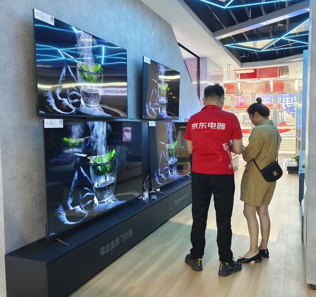 京东家电实体店，京东家电实体店和网上（要进一步向低线城市下沉）