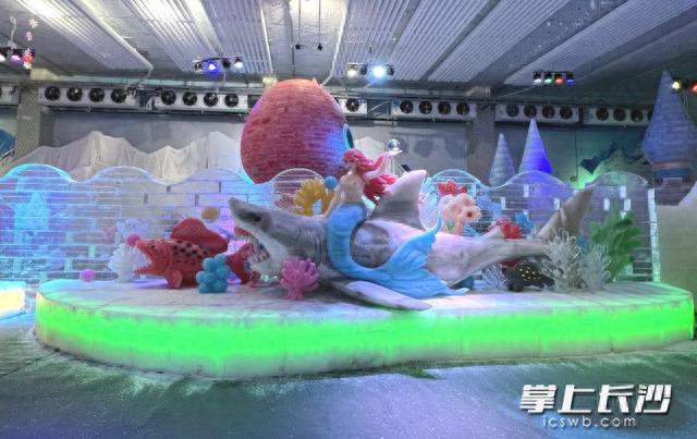 既冰凉又有趣！还能与冰雕天心阁合影打卡，就在全新亮相的生态动物园冰雪世界