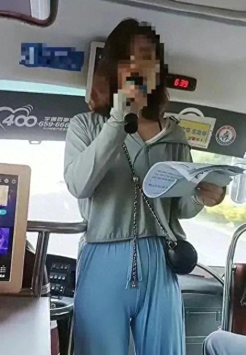 女导游穿“紧身裤”，被质疑色情营销？