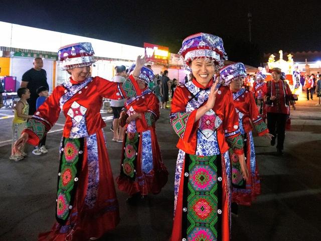 南宫旅游十大必去景点，假日乡村打卡丨夏日来南宫看民族主题花车巡游