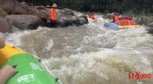 河南尧山大峡谷漂流停业整顿恢复开放当天，又有游客称翻船落水！景区客服回应