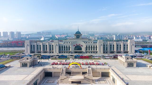 绥芬河市属于哪个市，绥芬河市最新地理位置（红色研学旅游列车首次开进“百年口岸”绥芬河）