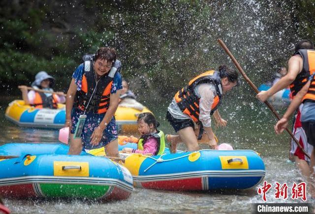 贵州：盛夏漂流 乐享清凉