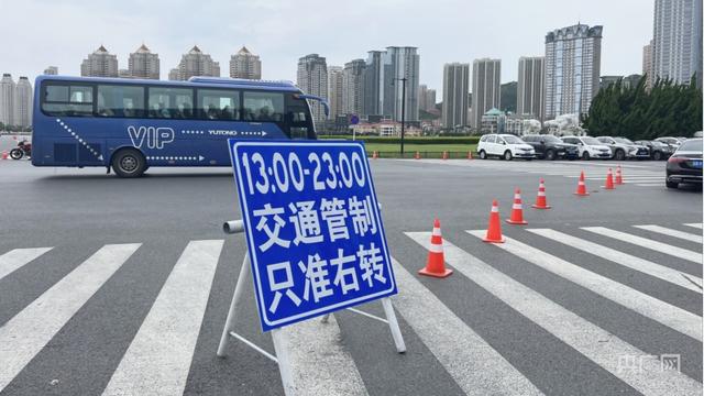 一线探访｜旅游高峰期，大连星海广场这样保畅通